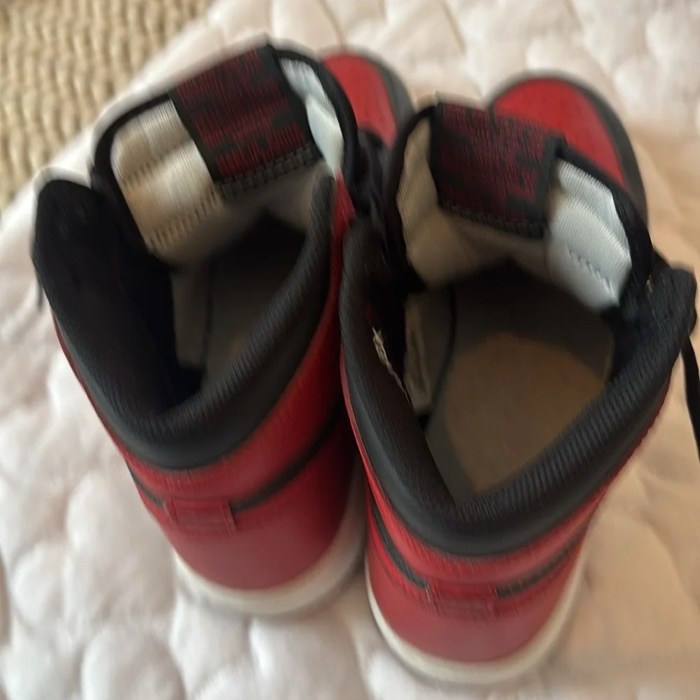 Nike Youth Black and Red Air Jordans Size 6.5 - Picture 7 of 8